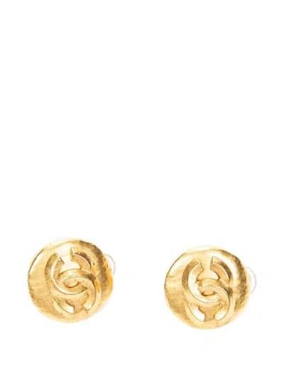Pre-owned Chanel Cc Clip-on Earrings In Gold