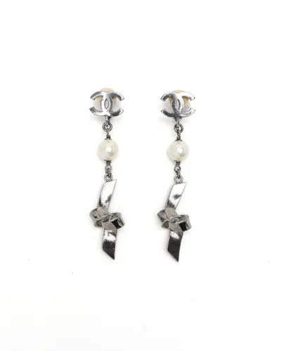 Pre-owned Chanel Cc Clip-on Knot Earrings In Multi