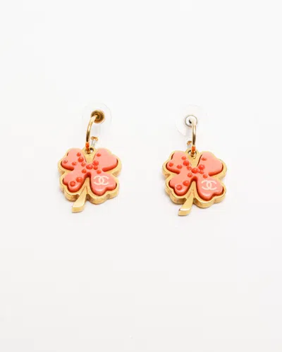 Pre-owned Chanel Cc Clover Earrings In Gold