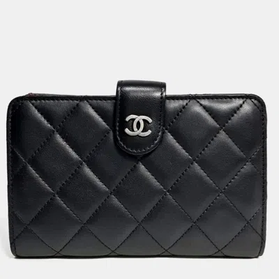 Pre-owned Chanel Cc Compact Black Leather Quilted Medium Wallet