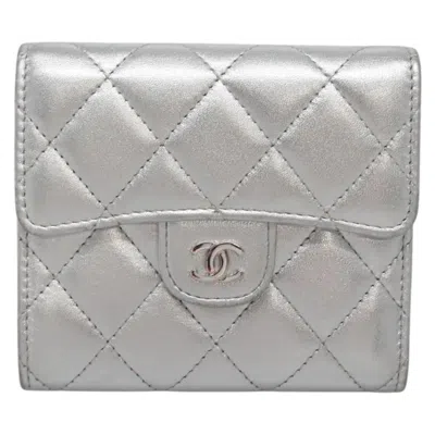 Pre-owned Chanel Cc Compact Wallet Quilted Lambskin Leather Wallets Accessory () In Silver