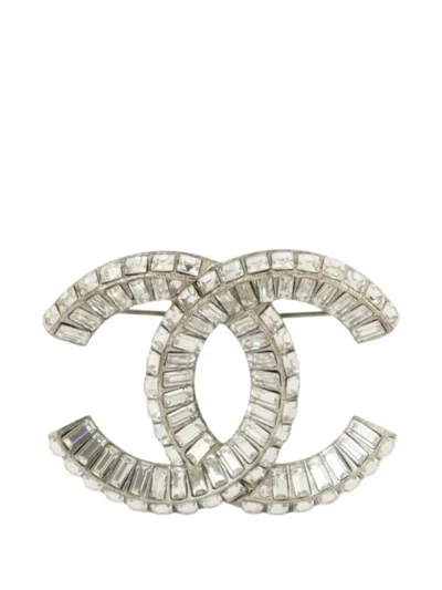 Pre-owned Chanel Cc Crystal Brooch In Silver