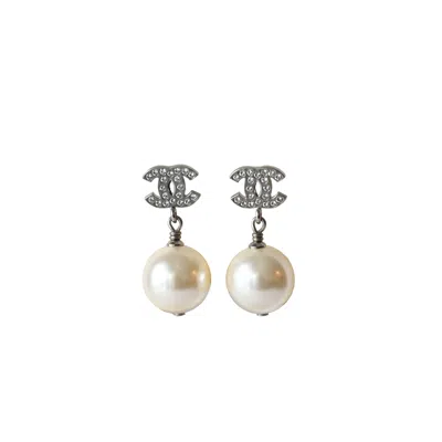 Pre-owned Chanel Cc Crystal Strass With Pearl Drop Earrings Sliver