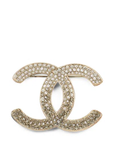 Pre-owned Chanel Cc Crystal-embellished Brooch In Gold