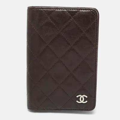 Pre-owned Chanel Cc Dark Brown Quilted Leather Passport Holder