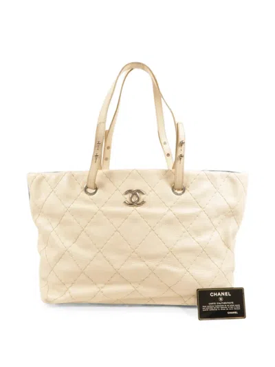 Pre-owned Chanel Cc Diamond-quilted Tote Bag In White