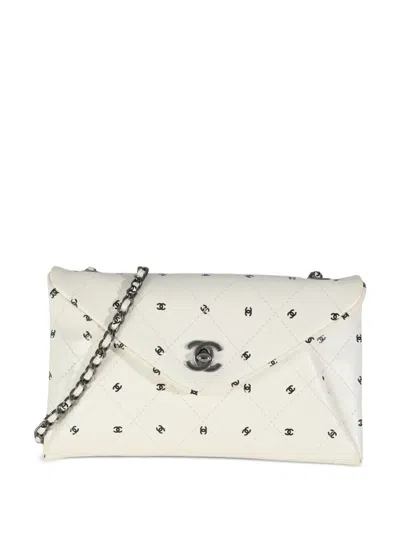 Pre-owned Chanel Cc Envelope Clutch Bag In White