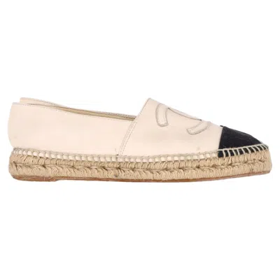Pre-owned Chanel Cc Espadrille Flats In Cream Leather In White