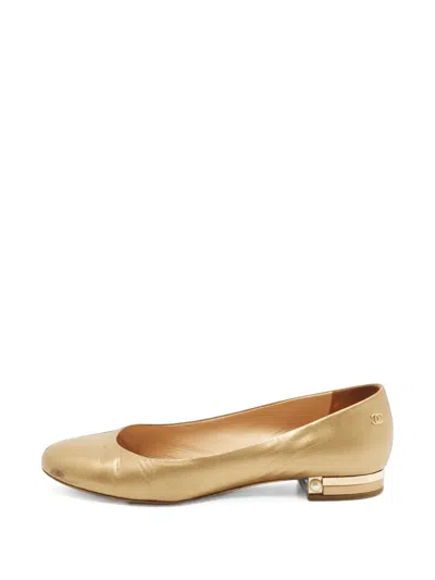 Pre-owned Chanel Cc Faux-pearl Ballet Flats In Gold