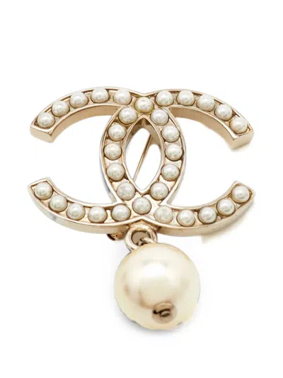 Pre-owned Chanel Cc Faux-pearl Brooch In Gold