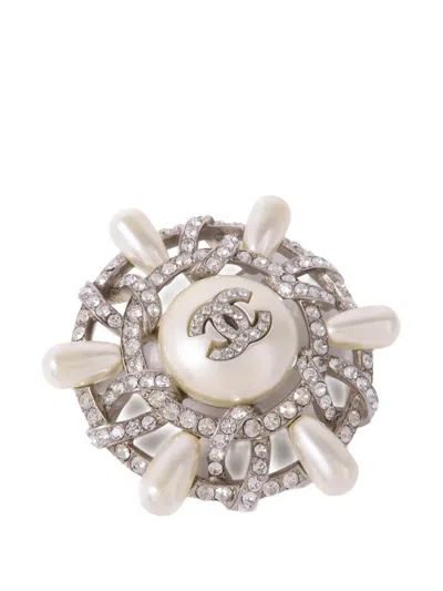 Pre-owned Chanel Cc Faux-pearl Brooch In Silver