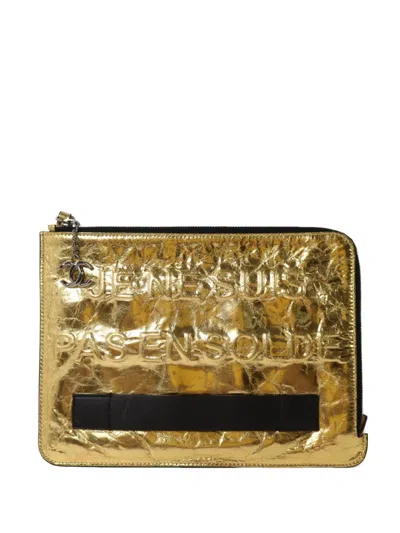Pre-owned Chanel Cc Feministe Clutch Bag In Gold
