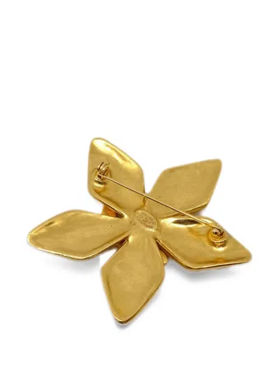 Pre-owned Chanel Cc Flower Brooch In Gold