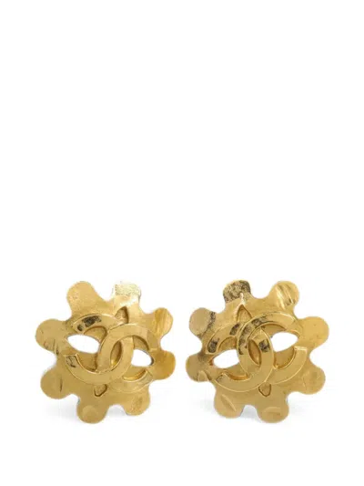 Pre-owned Chanel Cc Flower Clip-on Earrings In Gold