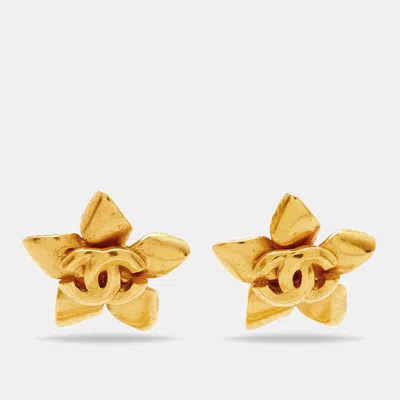 Pre-owned Chanel Cc Flower Gold Tone Clip-on Stud Earrings