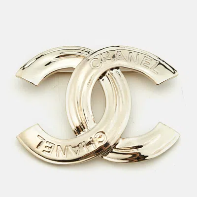Pre-owned Chanel Cc Gold Tone Brooch