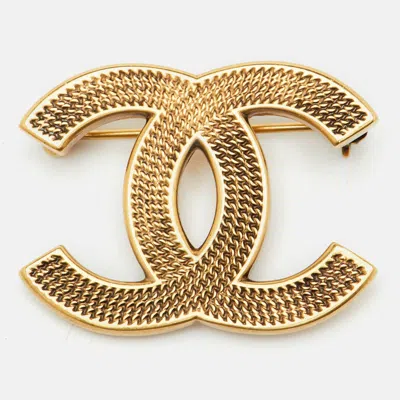 Pre-owned Chanel Cc Gold Tone Brooch