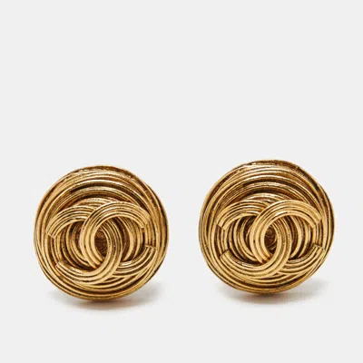 Pre-owned Chanel Cc Gold Tone Earrings