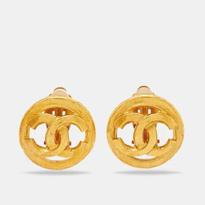 Pre-owned Chanel Cc Gold Tone Round Clip-on Stud Earrings