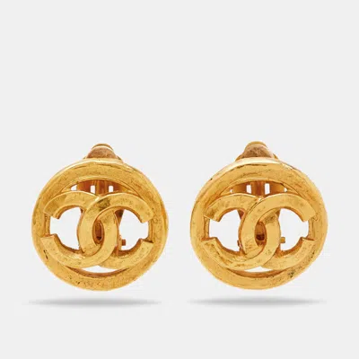 Pre-owned Chanel Cc Gold Tone Round Clip-on Stud Earrings
