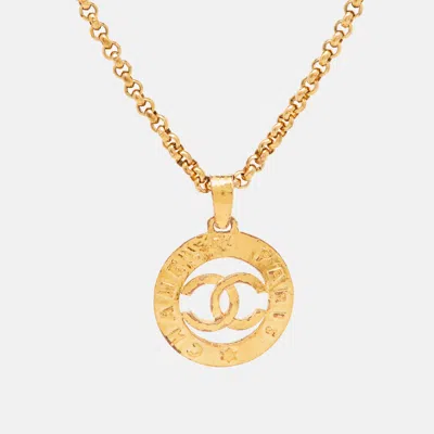 Pre-owned Chanel Cc Gold Tone Round Pendant Long Necklace