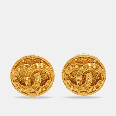 Pre-owned Chanel Cc Gold Tone Textured Round Clip-on Stud Earrings