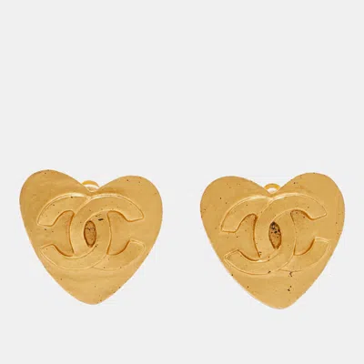 Pre-owned Chanel Cc Heart Gold Tone Earrings