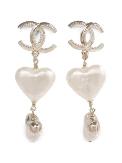 Pre-owned Chanel Cc Heart-pendant Earrings In Gold