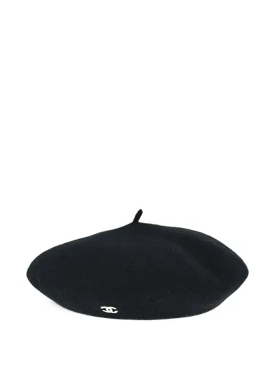 Pre-owned Chanel Cc Interlocking Beret Hat In Black