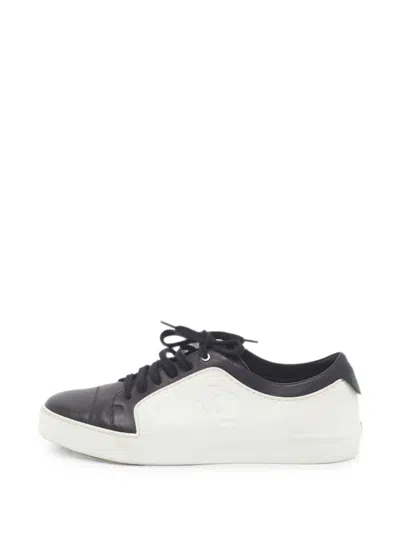 Pre-owned Chanel Cc Lace-up Sneakers In Black