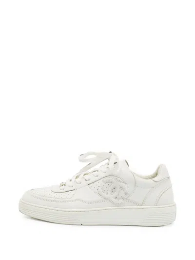 Pre-owned Chanel Cc Lace-up Sneakers In White