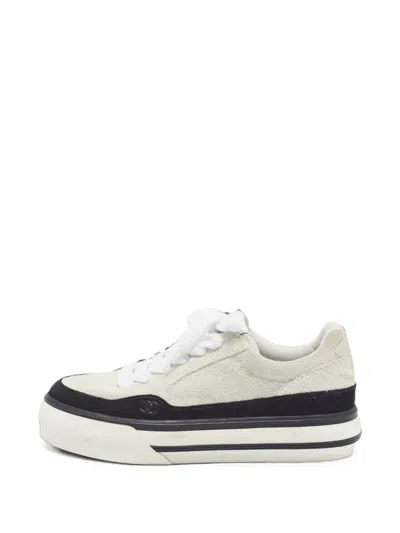 Pre-owned Chanel Cc Lace-up Sneakers In White