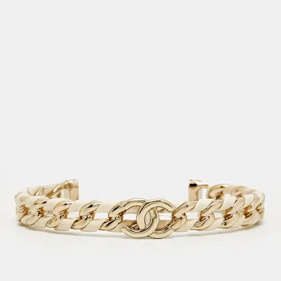 Pre-owned Chanel Cc Leather Enamel Gold Tone Cuff Bracelet M