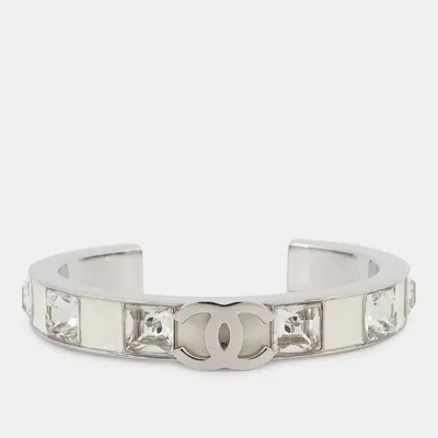 Pre-owned Chanel Cc Logo Bracelet Size S White/silver Metal Strass