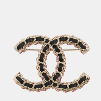 Pre-owned Chanel Cc Logo Brooch Black/pink/gold Metal Calf Leather