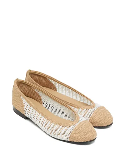 Pre-owned Chanel Cc-logo Cap-toe Ballet Flats In White