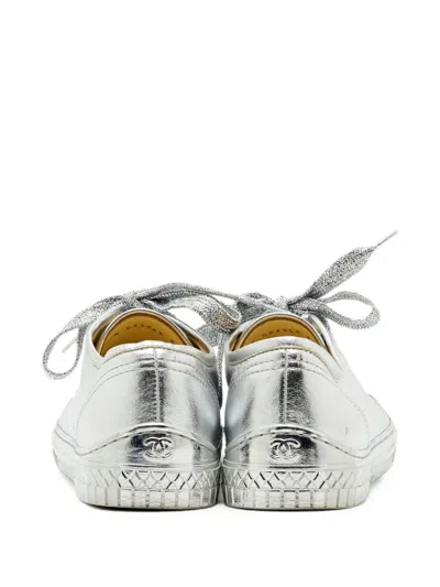 Pre-owned Chanel Cc Logo Lace-up Low-top Sneakers In Silver