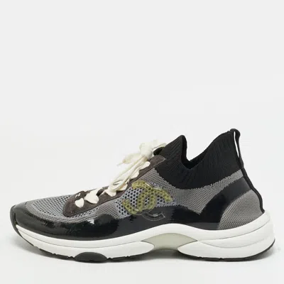 Pre-owned Chanel Cc Logo Size 40 Tricolor Knit Fabric And Suede Low Top Sneakers In Black