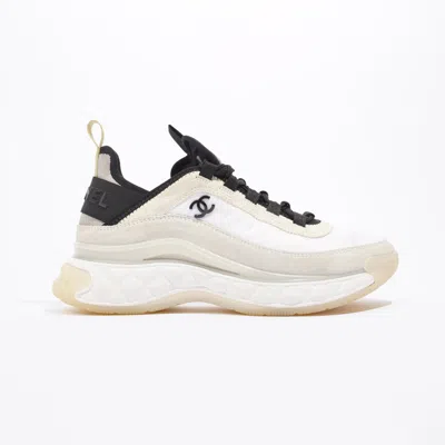Pre-owned Chanel Cc Logo Sneaker // Suede In White