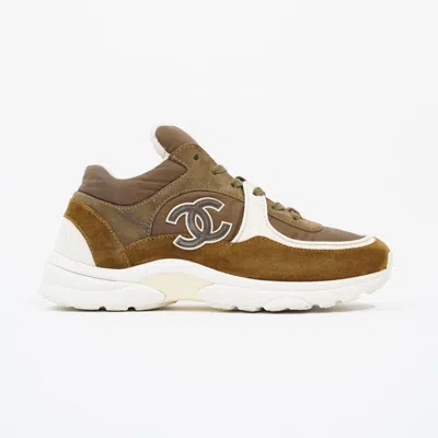 Pre-owned Chanel Cc Logo Sneakers /suede In Brown
