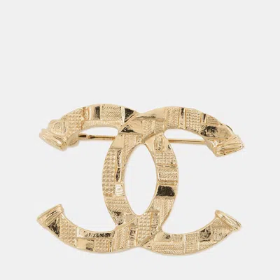Pre-owned Chanel Cc Logo Tweed-style Brooch Gold Plated