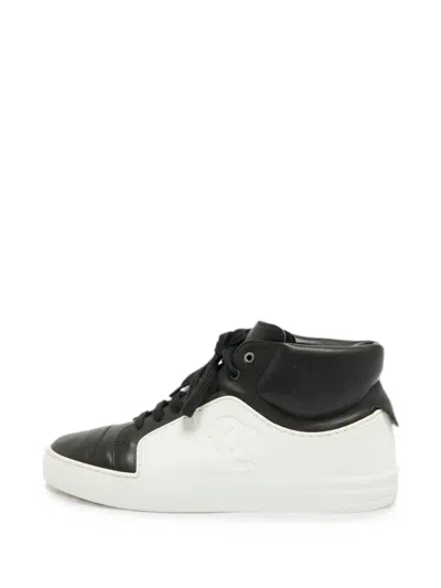 Pre-owned Chanel Cc Low-top Sneakers In Black