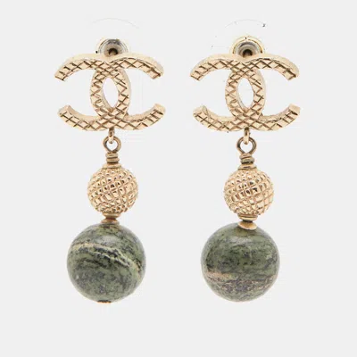 Pre-owned Chanel Cc Marble Gold Tone Earrings