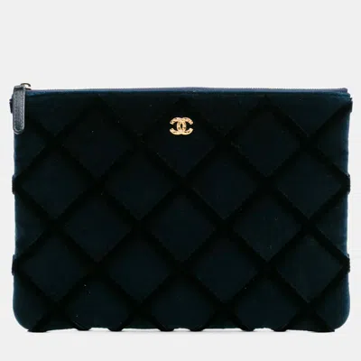 Pre-owned Chanel Cc Medium Quilted Velvet Cosmetic Case In Black