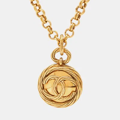 Pre-owned Chanel Cc Mirror Gold Tone Medallion Necklace
