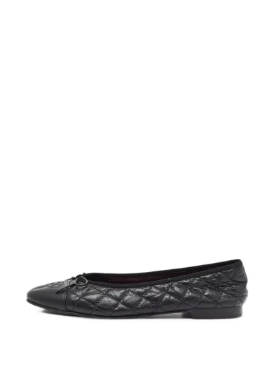 Pre-owned Chanel Cc Motif Leather Ballet Flats In Black