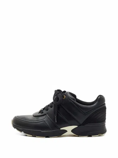 Pre-owned Chanel Cc Motif Sneakers In Black