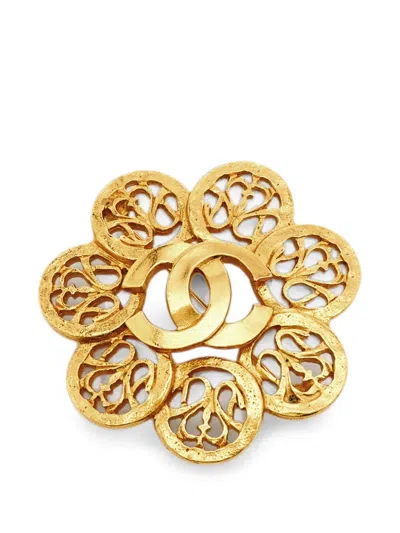 Pre-owned Chanel Cc Openwork Brooch In Gold