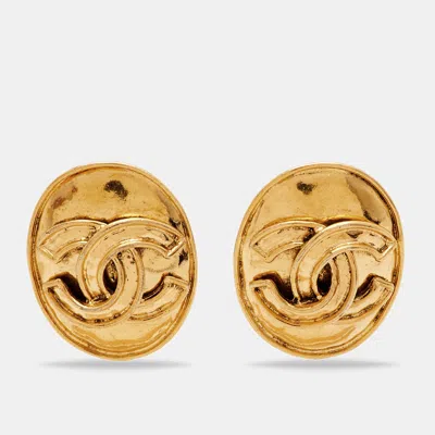 Pre-owned Chanel Cc Oval Gold Tone Clip-on Stud Earrings
