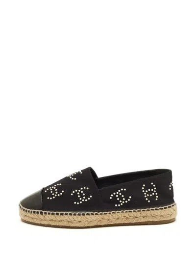 Pre-owned Chanel Cc Patent Leather Espadrilles In Black